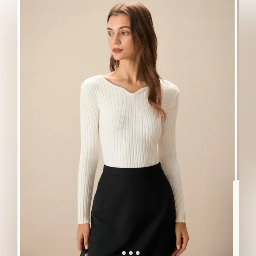 Rihoas White Long Sleeve Ribbed Top. Size Medium.